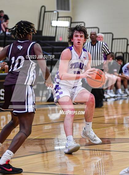 Thumbnail 2 in Thrall vs Flatonia (UIL 2A Reg IV Bi-District) photogallery.