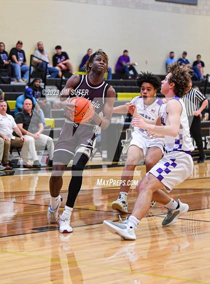 Thumbnail 2 in Thrall vs Flatonia (UIL 2A Reg IV Bi-District) photogallery.
