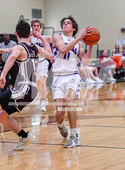 Thumbnail 3 in Thrall vs Flatonia (UIL 2A Reg IV Bi-District) photogallery.