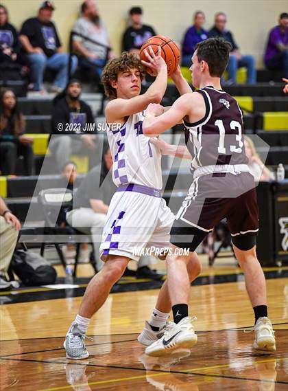 Thumbnail 1 in Thrall vs Flatonia (UIL 2A Reg IV Bi-District) photogallery.