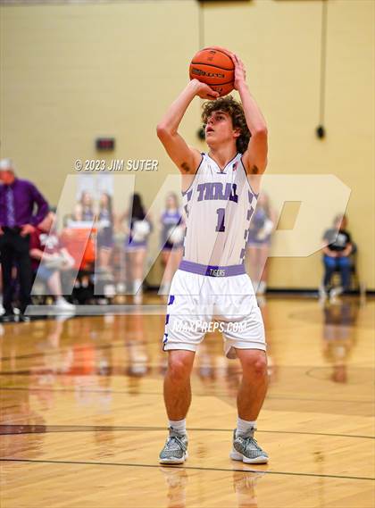 Thumbnail 2 in Thrall vs Flatonia (UIL 2A Reg IV Bi-District) photogallery.