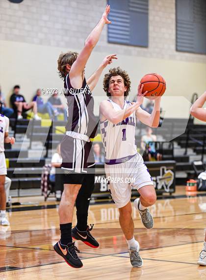 Thumbnail 3 in Thrall vs Flatonia (UIL 2A Reg IV Bi-District) photogallery.