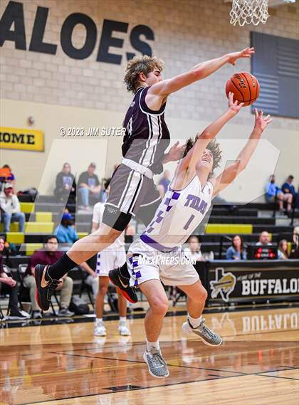 Thumbnail 3 in Thrall vs Flatonia (UIL 2A Reg IV Bi-District) photogallery.