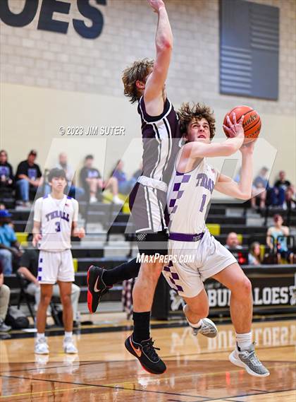 Thumbnail 1 in Thrall vs Flatonia (UIL 2A Reg IV Bi-District) photogallery.