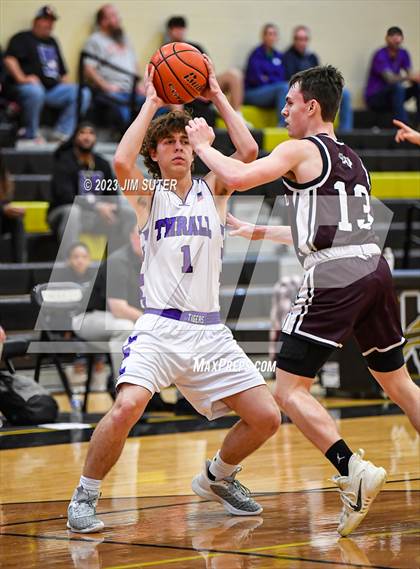 Thumbnail 3 in Thrall vs Flatonia (UIL 2A Reg IV Bi-District) photogallery.