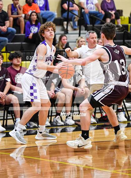 Thumbnail 3 in Thrall vs Flatonia (UIL 2A Reg IV Bi-District) photogallery.