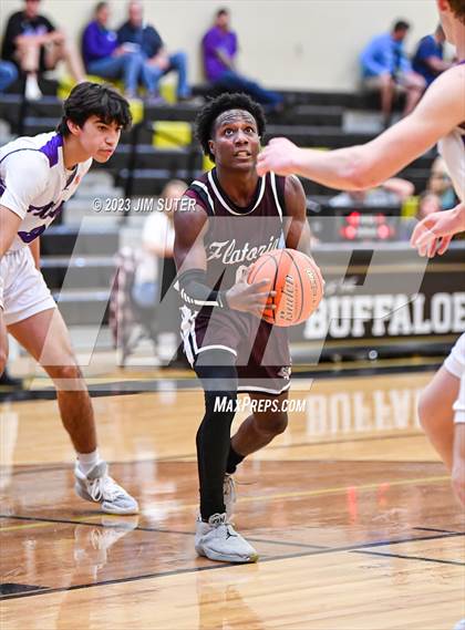 Thumbnail 1 in Thrall vs Flatonia (UIL 2A Reg IV Bi-District) photogallery.