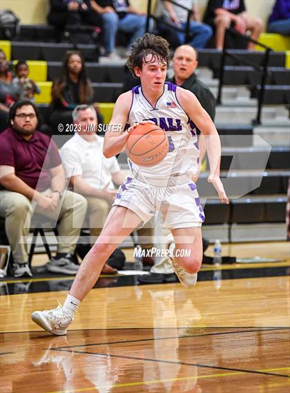 Thumbnail 3 in Thrall vs Flatonia (UIL 2A Reg IV Bi-District) photogallery.