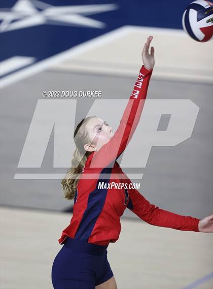 Thumbnail 3 in Cinco Ranch vs. Dawson (UIL 6A Region 3 & 4 Semi Finals) photogallery.