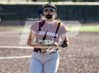 Thumbnail 2 in Kirbyville vs. East Bernard (UILRegion 3A D2 Area Playoff Game 2) photogallery.