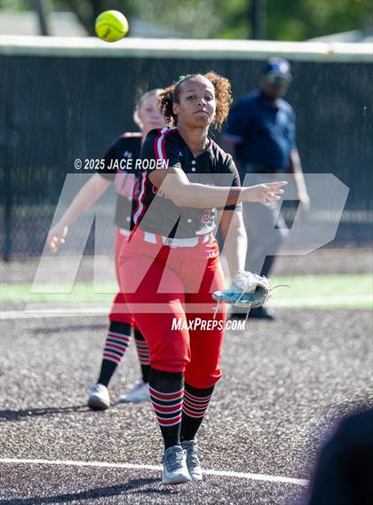 Thumbnail 3 in Kirbyville vs. East Bernard (UILRegion 3A D2 Area Playoff Game 2) photogallery.