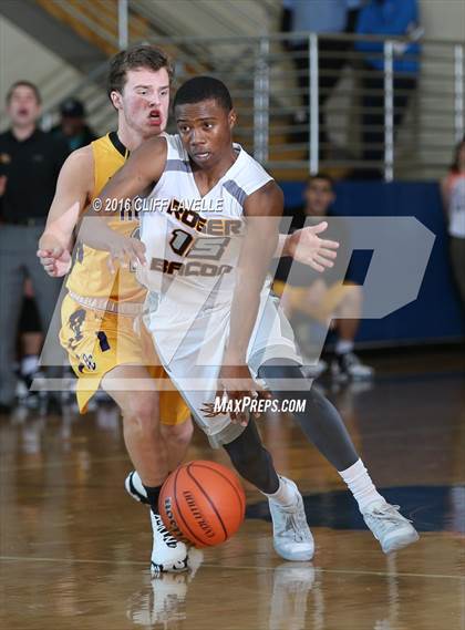 Thumbnail 3 in Roman Catholic vs Roger Bacon (Rotary Roundball Classic) photogallery.