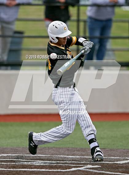 Thumbnail 1 in Sanger vs. Crandall (UIL 4A Region II Area Playoff) photogallery.
