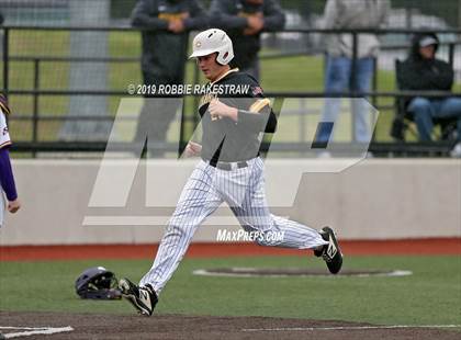 Thumbnail 1 in Sanger vs. Crandall (UIL 4A Region II Area Playoff) photogallery.