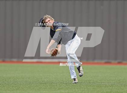 Thumbnail 1 in Sanger vs. Crandall (UIL 4A Region II Area Playoff) photogallery.