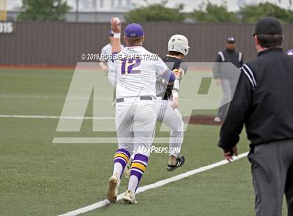Thumbnail 1 in Sanger vs. Crandall (UIL 4A Region II Area Playoff) photogallery.