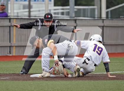 Thumbnail 1 in Sanger vs. Crandall (UIL 4A Region II Area Playoff) photogallery.