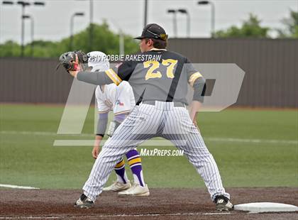 Thumbnail 2 in Sanger vs. Crandall (UIL 4A Region II Area Playoff) photogallery.