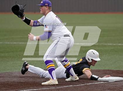 Thumbnail 2 in Sanger vs. Crandall (UIL 4A Region II Area Playoff) photogallery.
