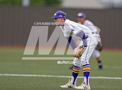 Thumbnail 2 in Sanger vs. Crandall (UIL 4A Region II Area Playoff) photogallery.