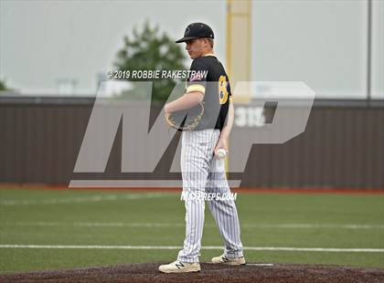 Thumbnail 1 in Sanger vs. Crandall (UIL 4A Region II Area Playoff) photogallery.