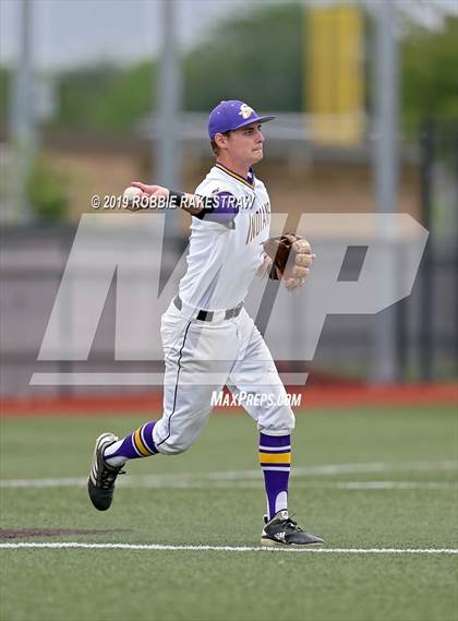 Thumbnail 1 in Sanger vs. Crandall (UIL 4A Region II Area Playoff) photogallery.