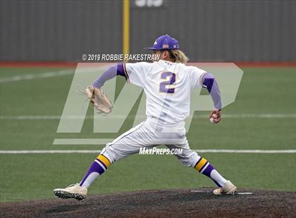 Thumbnail 2 in Sanger vs. Crandall (UIL 4A Region II Area Playoff) photogallery.