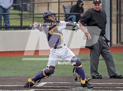 Thumbnail 1 in Sanger vs. Crandall (UIL 4A Region II Area Playoff) photogallery.