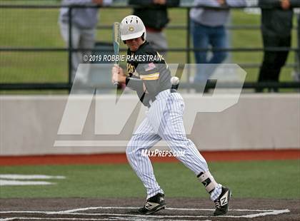 Thumbnail 2 in Sanger vs. Crandall (UIL 4A Region II Area Playoff) photogallery.