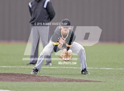 Thumbnail 2 in Sanger vs. Crandall (UIL 4A Region II Area Playoff) photogallery.