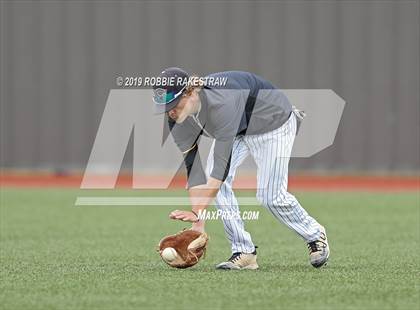 Thumbnail 1 in Sanger vs. Crandall (UIL 4A Region II Area Playoff) photogallery.
