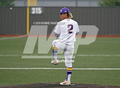 Thumbnail 1 in Sanger vs. Crandall (UIL 4A Region II Area Playoff) photogallery.