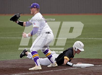 Thumbnail 3 in Sanger vs. Crandall (UIL 4A Region II Area Playoff) photogallery.