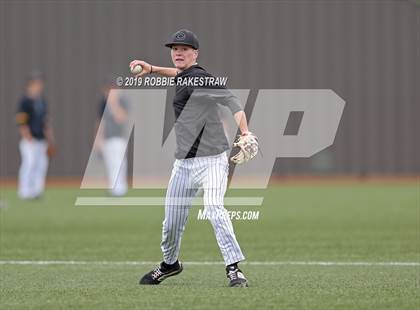 Thumbnail 2 in Sanger vs. Crandall (UIL 4A Region II Area Playoff) photogallery.