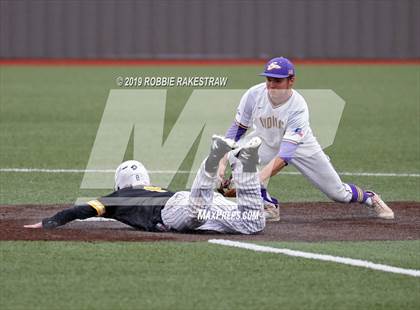 Thumbnail 1 in Sanger vs. Crandall (UIL 4A Region II Area Playoff) photogallery.