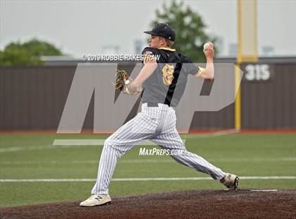 Thumbnail 3 in Sanger vs. Crandall (UIL 4A Region II Area Playoff) photogallery.