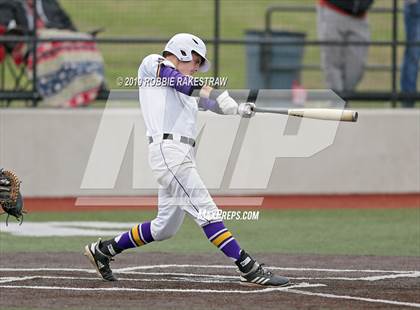 Thumbnail 1 in Sanger vs. Crandall (UIL 4A Region II Area Playoff) photogallery.