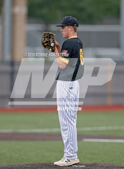 Thumbnail 3 in Sanger vs. Crandall (UIL 4A Region II Area Playoff) photogallery.