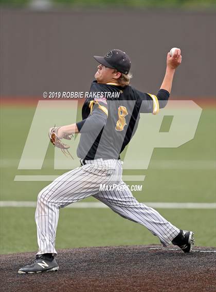 Thumbnail 1 in Sanger vs. Crandall (UIL 4A Region II Area Playoff) photogallery.