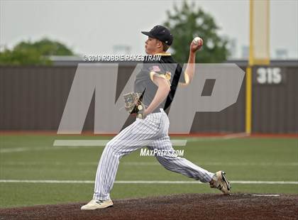 Thumbnail 3 in Sanger vs. Crandall (UIL 4A Region II Area Playoff) photogallery.