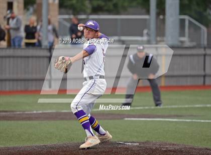 Thumbnail 2 in Sanger vs. Crandall (UIL 4A Region II Area Playoff) photogallery.