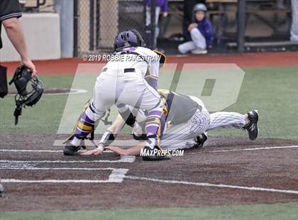 Thumbnail 1 in Sanger vs. Crandall (UIL 4A Region II Area Playoff) photogallery.