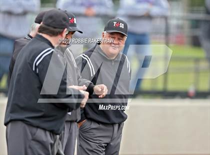 Thumbnail 3 in Sanger vs. Crandall (UIL 4A Region II Area Playoff) photogallery.