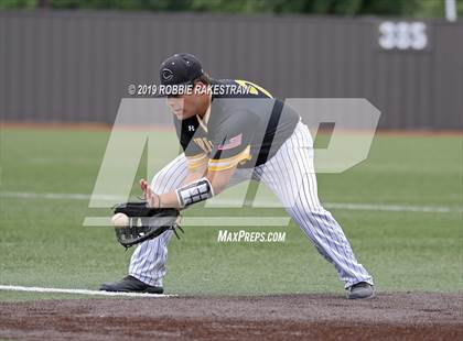 Thumbnail 2 in Sanger vs. Crandall (UIL 4A Region II Area Playoff) photogallery.