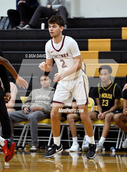 Thumbnail 2 in Kennedy vs. Whitney (Mel Good Holiday Classic) photogallery.
