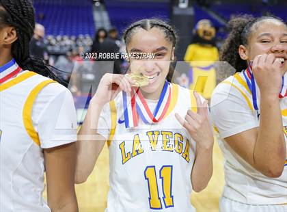 Thumbnail 1 in La Vega vs. Sunnyvale (UIL 4A Basketball State Final Medal Ceremony) photogallery.