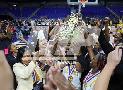 Thumbnail 2 in La Vega vs. Sunnyvale (UIL 4A Basketball State Final Medal Ceremony) photogallery.