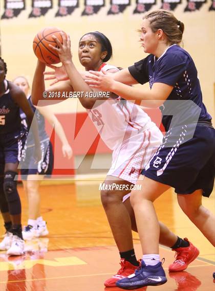 Thumbnail 3 in Decatur Central vs. Pike photogallery.