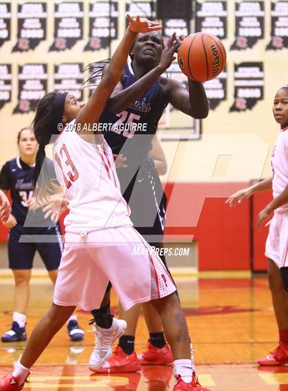Thumbnail 2 in Decatur Central vs. Pike photogallery.