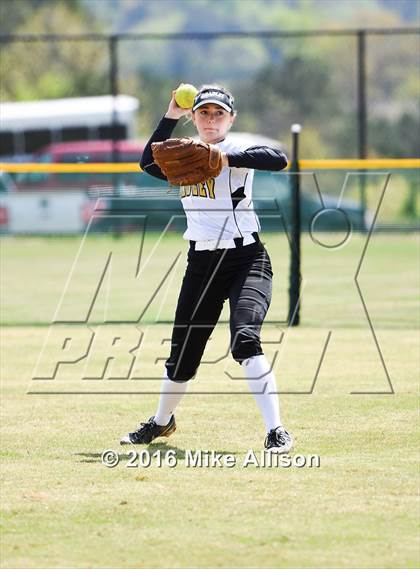 Thumbnail 3 in Cleveland vs Bradley Central photogallery.